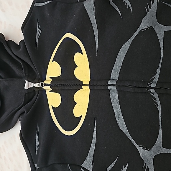 Batman Hooded Jacket and Batman Cap - Picture 4 of 12